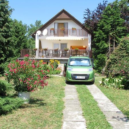 Villa Otto Nyaralo à Révfülöp Extérieur photo