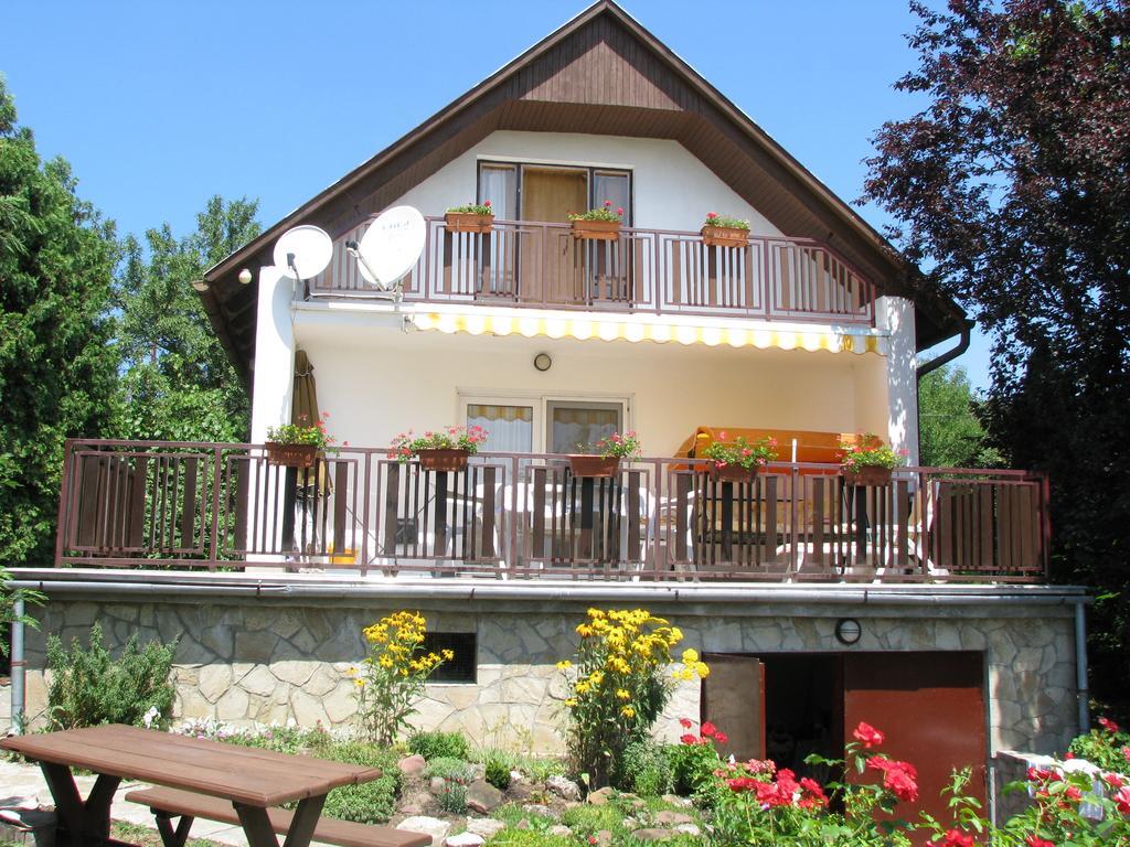 Villa Otto Nyaralo à Révfülöp Extérieur photo